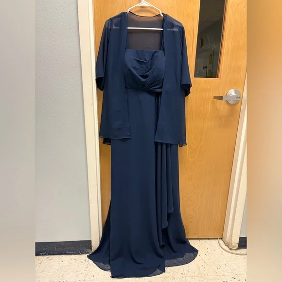 Elegant Navy Blue Gown - Picture 1 of 4